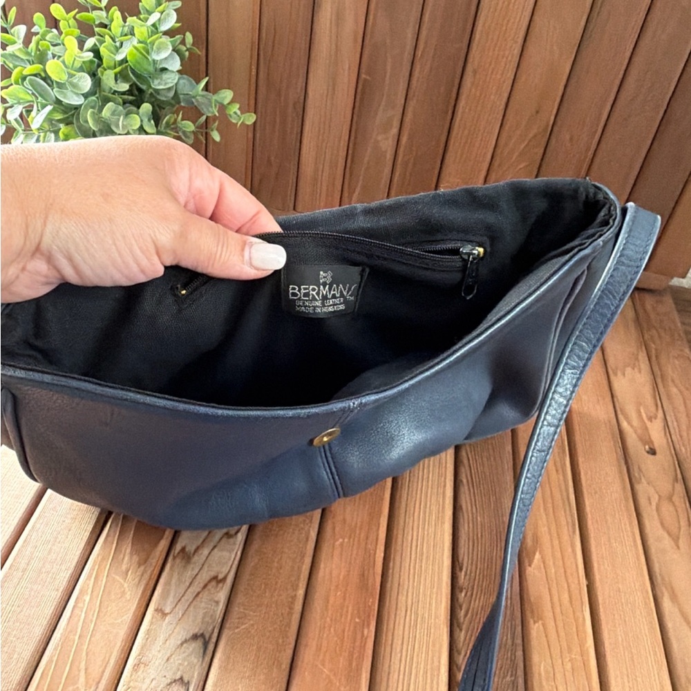 Vintage Berman’S Genuine Leather Slouchy Crossbody Clutch Made in Hong Kong - Picture 4 of 6